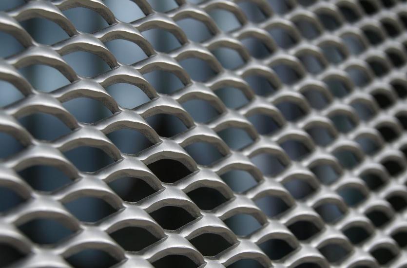 Charakterystyka i proces produkcji sztucznego metalu Charakterystyka i proces produkcji sztucznego metalu