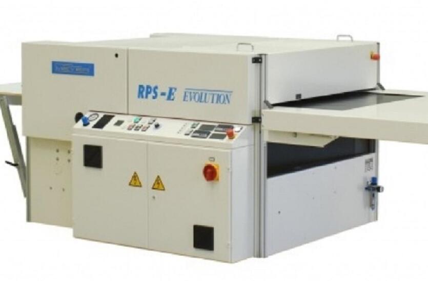 Profesjonalne klejarki taśmowe dla zakładów krawieckich w ofercie firmy Somatex Trade! 