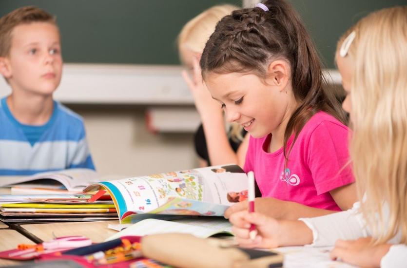 Jak wcześnie zacząć naukę języka obcego u dzieci Jak wcześnie zacząć naukę języka obcego u dzieci