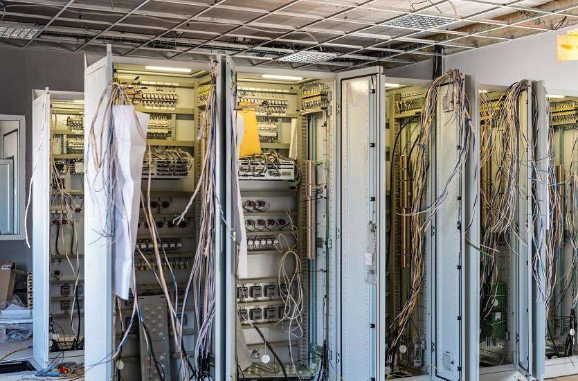 Prefabrykacja szaf sterowniczych. Zalety rozwiązania Prefabrykacja szaf sterowniczych. Zalety rozwiązania