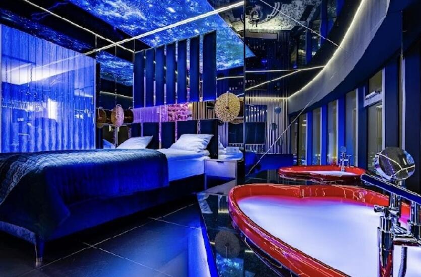 Czym różni się zwykły pokój hotelowy od apartamentu? Poznaj Apartamenty Sky tower