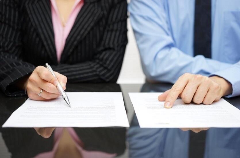 Sytuacje, w których warto skorzystać z pomocy tłumacza przysięgłego