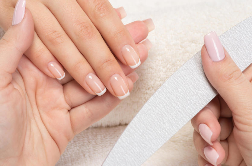 Zadbane paznokcie to wizytówka eleganckiej kobiety