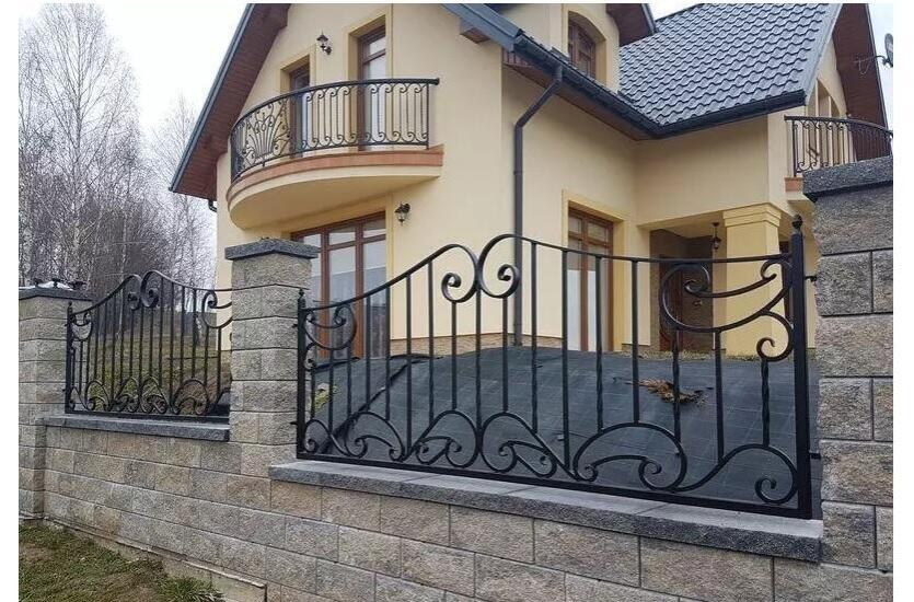 Czym są i jakie zalety mają bramy kute? - firma Bramex Czym są i jakie zalety mają bramy kute? - firma Bramex