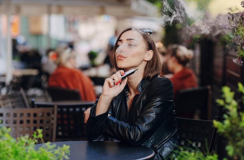 Wapiarnia, czyli palarnia e-papierosów. Jak to działa?