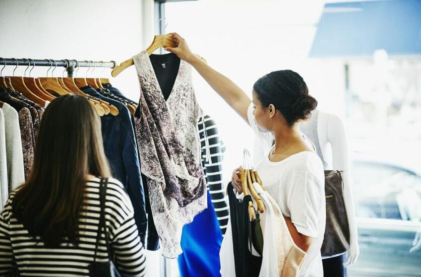 Zakupy w second-handach: wyraź siebie korzystając z oferty Km Textile