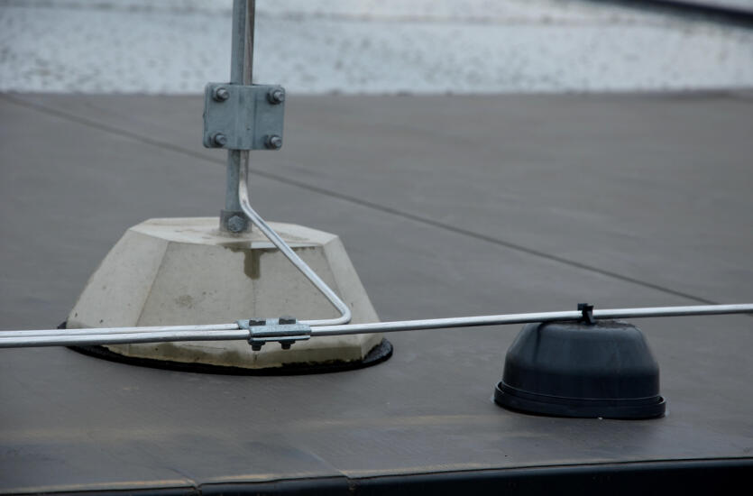 Instalacje odgromowe od firmy El-ka Paweł Kajszczak - ochrona budynków przed wyładowaniami atmosferycznymi