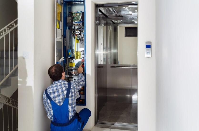 Profesjonalna konserwacja wind okiem specjalisty z Firmy Usługowej Elektro-Lift