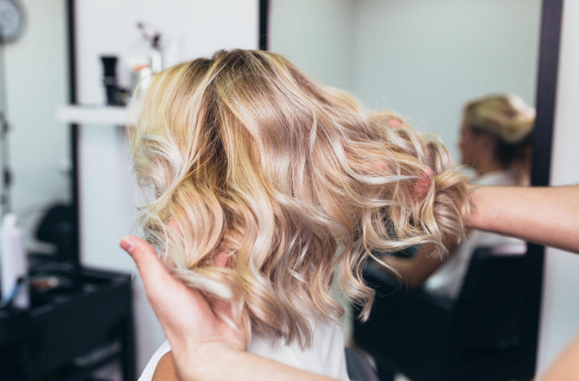 Fryzura na ślub potrzebna od zaraz – jak wybrać salon fryzjerski? Fryzura na ślub potrzebna od zaraz – jak wybrać salon fryzjerski?