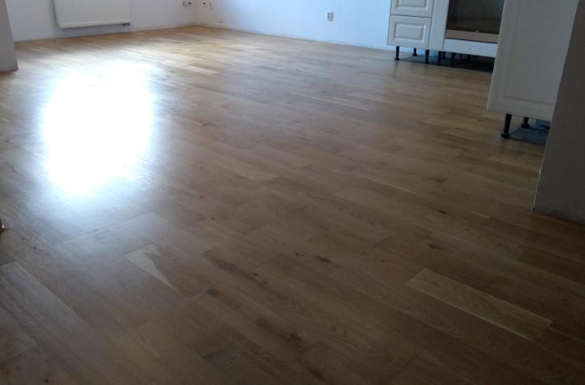 Cyklinowanie parkietu – czym jest i dlaczego warto się na nie zdecydować?