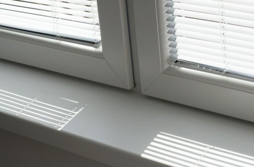 Przewiewy okienne: jak je zdiagnozować i usunąć z pomocą Z&S Okno Serwis?