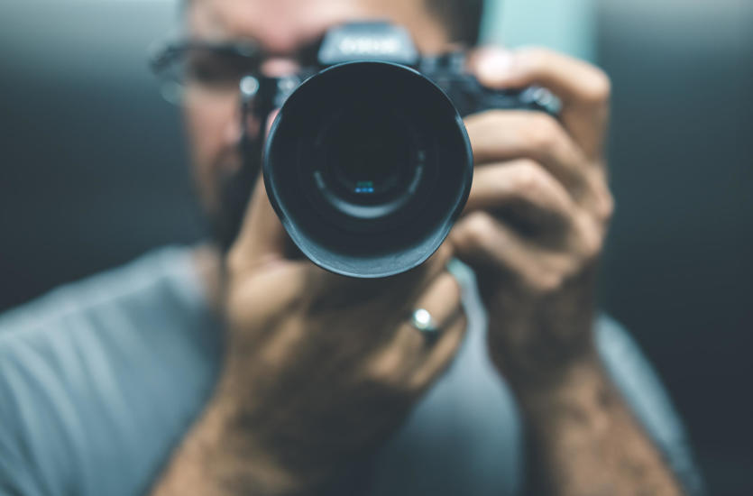 Kiedy warto skorzystać z usług profesjonalnego fotografa? Kiedy warto skorzystać z usług profesjonalnego fotografa?