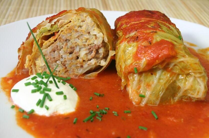Jakie potrawy znajdziesz w menu tradycyjnego Baru Mlecznego Stągiewna w Polsce?