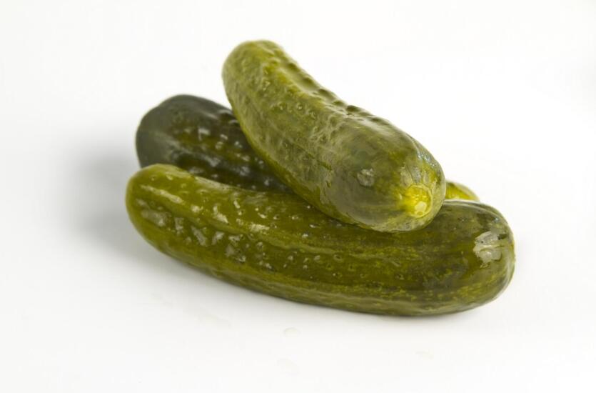 Vegepol: Jak zadbać o idealny smak i wygląd ogórków kiszonych?