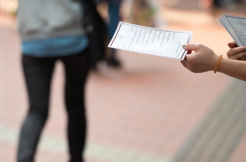 Plakaty i ulotki – czy warto zdecydować się na taką formę reklamy?