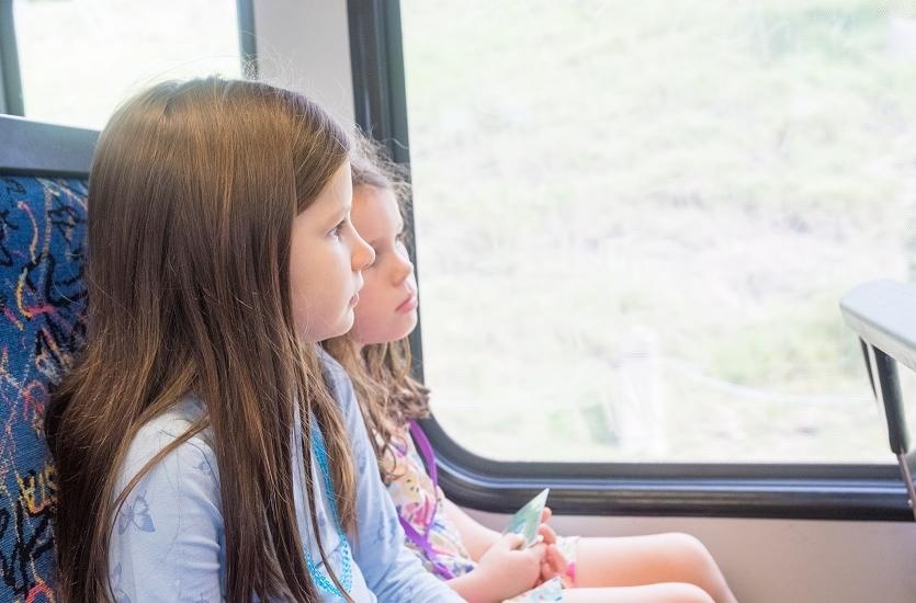 Ala Marta I Ula Dostały Na Wycieczkę Szkolną Jednakowe Kieszonkowe Czym się kierować, wybierając autobus na wycieczkę szkolną?