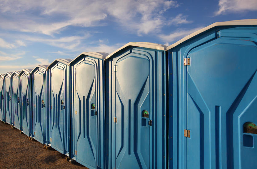 Kiedy warto wynająć przenośną toaletę?