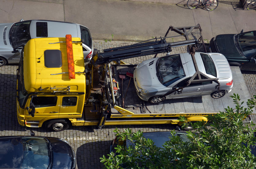 Przewożenie auta lawetą – jak to się robi?