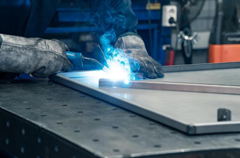 Szybki montaż bram stalowych przemysłowych w Suwałkach