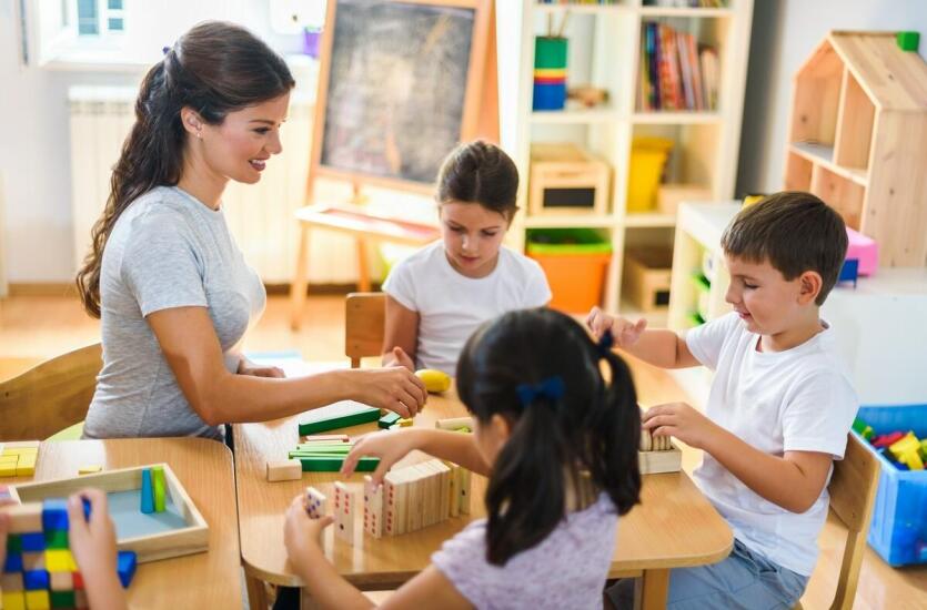 Indywidualne podejście w przedszkolu Montessori