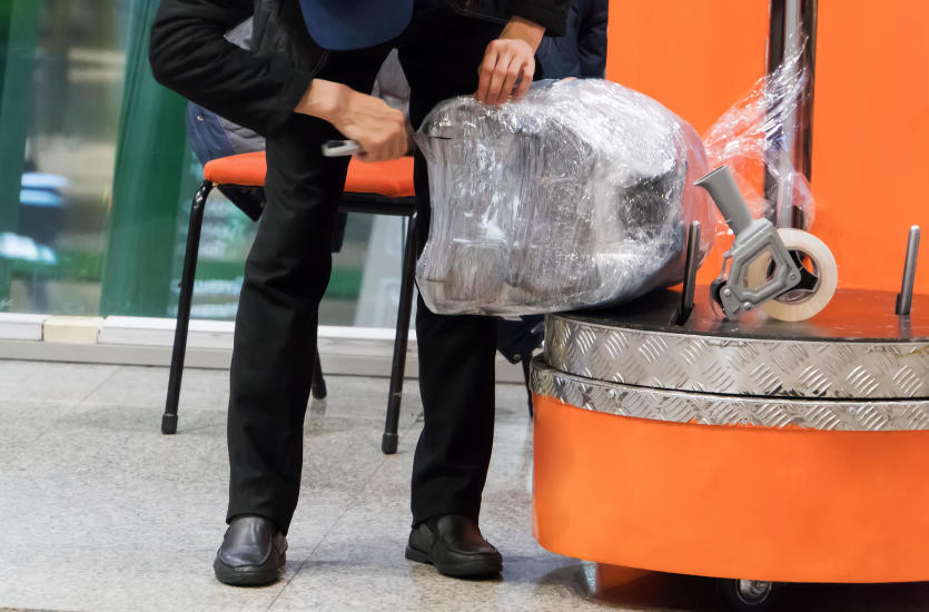 Maszyny pakujące w firmach – czy to niezbędna inwestycja? Maszyny pakujące w firmach – czy to niezbędna inwestycja?