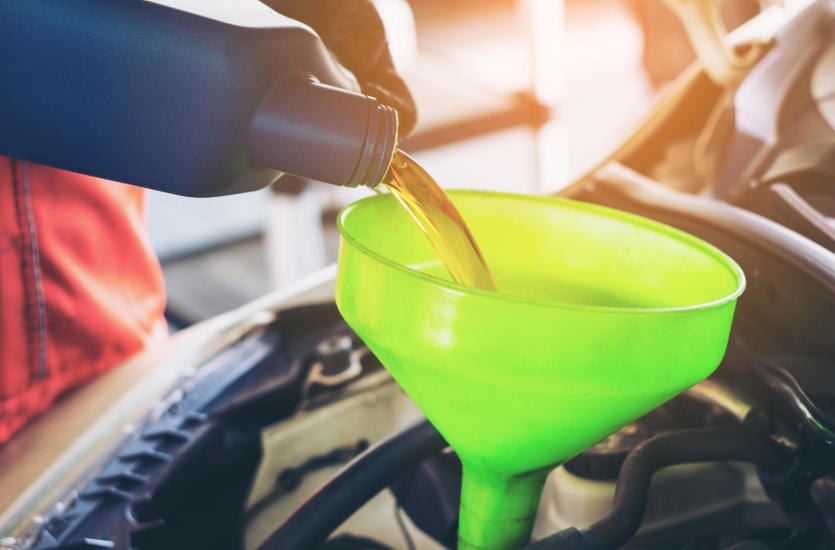 Jakie są konsekwencje zbyt wysokiego poziomu oleju?