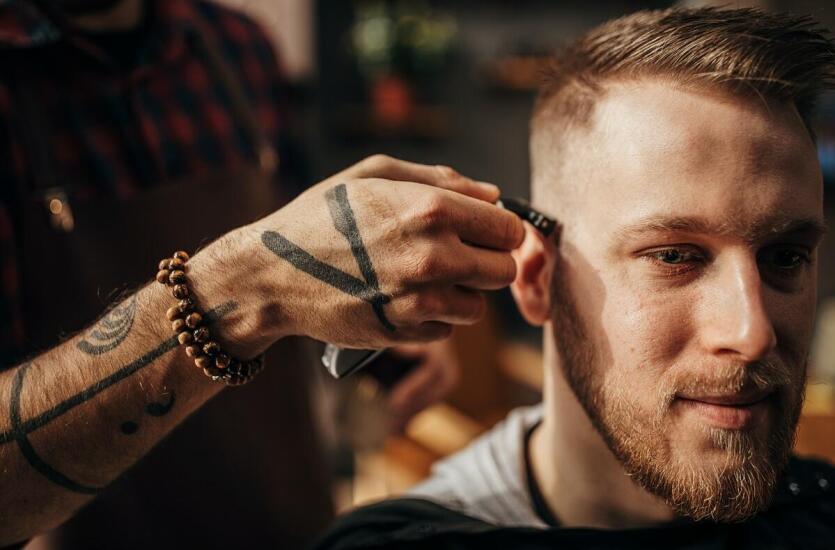Profesjonalne strzyżenie męskie w Crazy Cut - Lubin