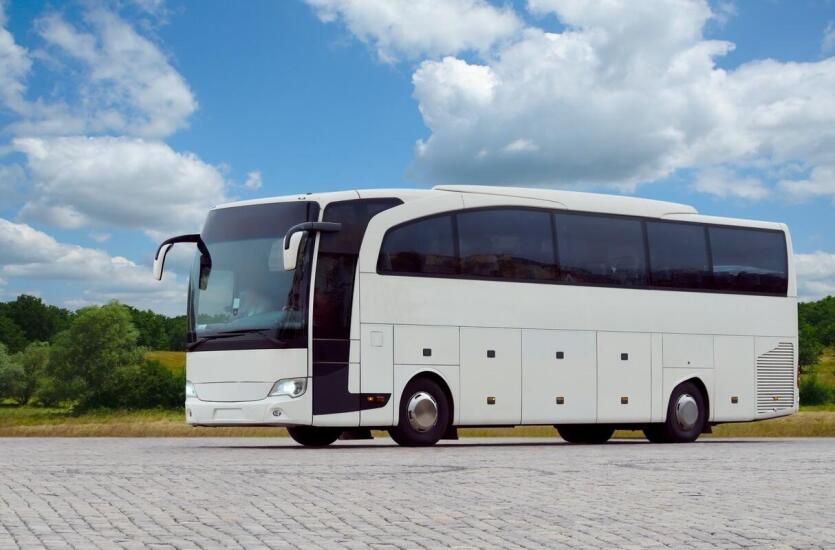 Wynajem nowoczesnych autokarów dla szkół i instytucji