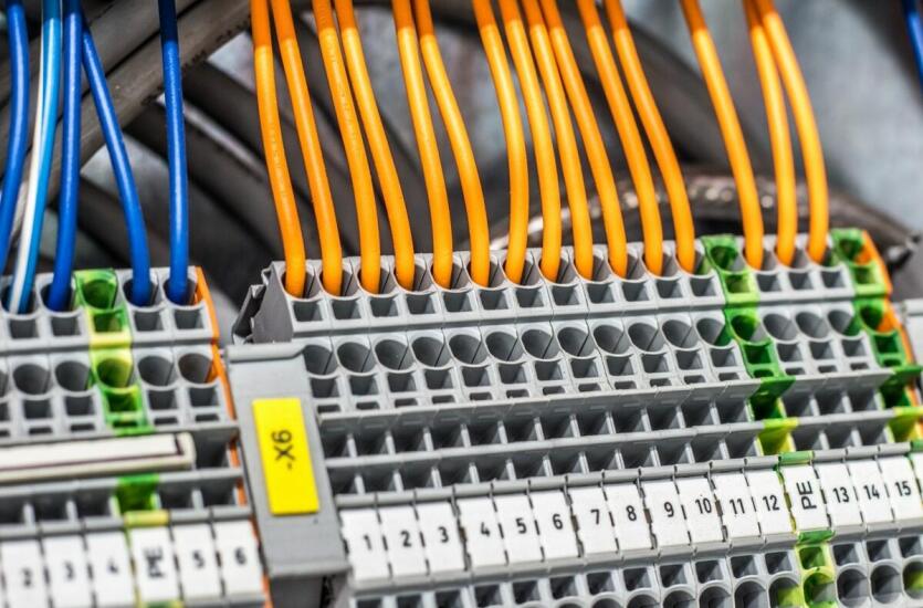 Moduły i scotchloki w telekomunikacji – Efbi Sp. z o.o.