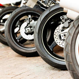Opony do motocykli – na co zwrócić uwagę podczas zakupu?