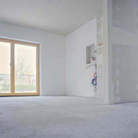 Kiedy lepiej zdecydować się na tynk akrylowy, a kiedy na silikonowy?