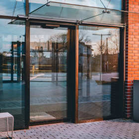 Wszystko, co warto wiedzieć o drzwiach automatycznych