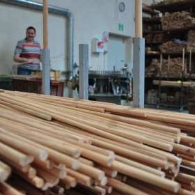 Kołki i drążki do mebli od producenta Kabus – poznaj wymogi technologiczne