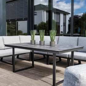 Urządź swój taras lub balkon z meblami Kettler z oferty Apii Style!