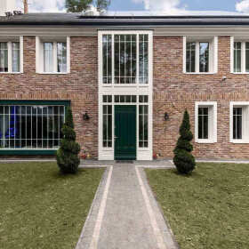  Sprzedaż i montaż okien PCV jako część oferty firmy M&S Bomir