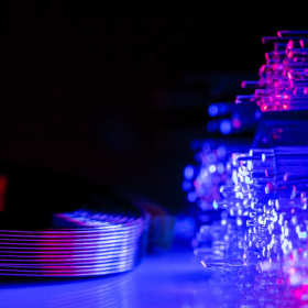 Co musi zawierać wyposażenie sieci światłowodowych?