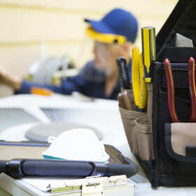 Inteligentny dom, a bezpieczeństwo. Jakie płyną zalety z instalacji realizowanych przez firmę Usługi Instalacyjno Elektryczne Leszek Dzikowski?