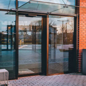 Wykorzystanie drzwi automatycznych od firmy Tomador