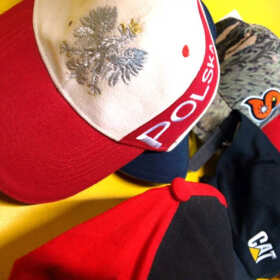  Czapki z nadrukiem – wysoka jakość i potencjał promocyjny produktów od Paar Haft & Sitodruk