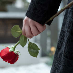  Jak godnie pożegnać zmarłego? – odpowiadają specjaliści z firmy funeralnej B. Fuchs