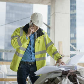 W jaki sposób można poprowadzić instalację elektryczną w domu?