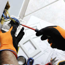 Montaż i wymiana instalacji elektrycznych - poznaj usługi firmy Rex-Mar