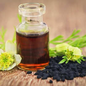 Oleje tłoczone na zimno – poznaj ich zalety. Oferta Sklepu Zielarsko-Medycznego Znachor