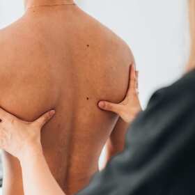 Czym jest osteopatia i kiedy warto ja stosować?