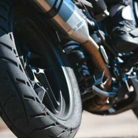 Kiedy konieczna jest wymiana akumulatora w motocyklu? Wyjaśnia ekspert z PPUH Dar Mar