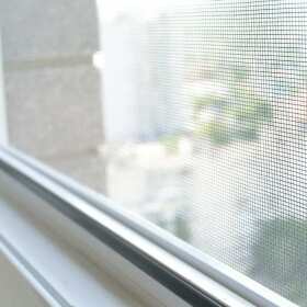 Czym wyróżniają się osłony okienne oferowane przez firmę Aluprofil?