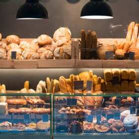 Dlaczego nie warto kupować pieczywa w markecie? Lepiej postawić na ofertę piekarni z Kamiennej Góry