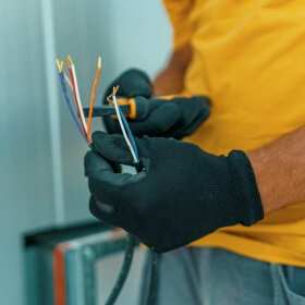 Co robić w przypadku awarii instalacji elektrycznej? Porady Zibi-Elektrotech