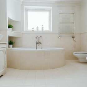 Czym jest biały montaż oferowany przez firmę Remonty - Multibud Usługi Ogólnobudowlane i na czym polega?