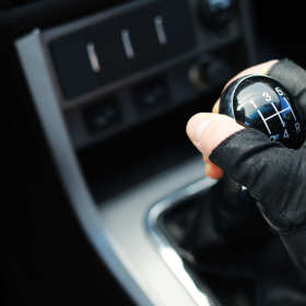 Jakie są problemy ze skrzynią biegów i jak je ograniczyć?